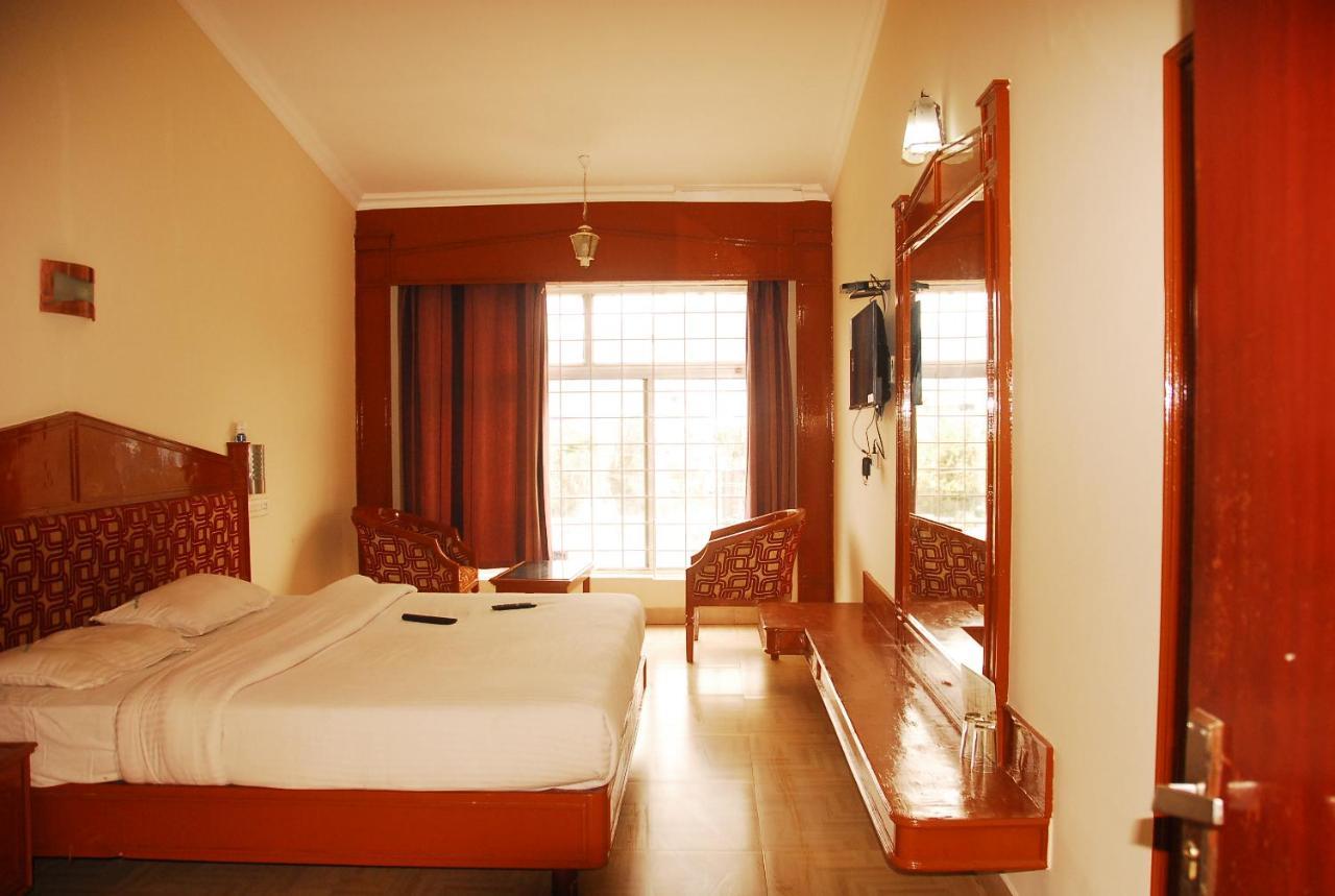 Hotel Sapphire Garden View Ooty Eksteriør billede