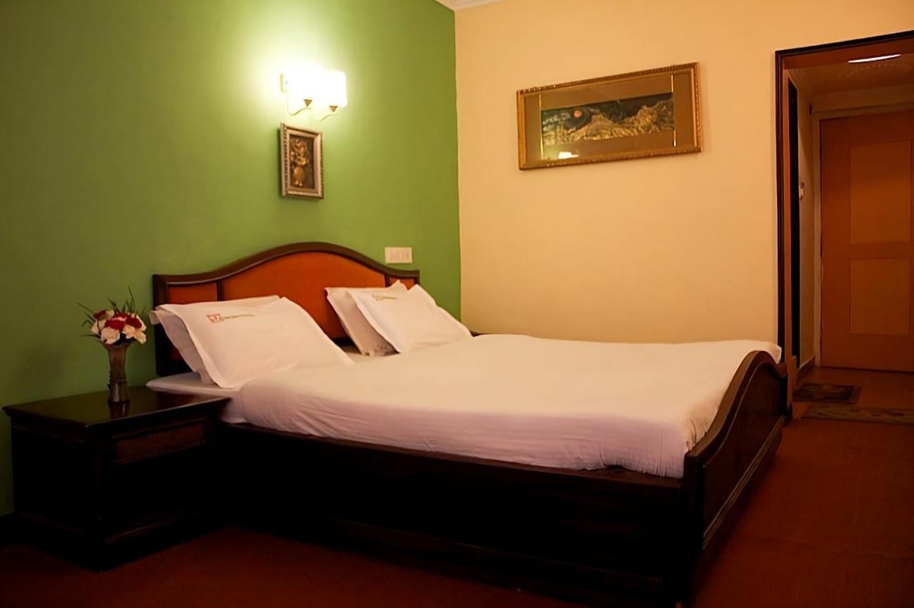 Hotel Sapphire Garden View Ooty Eksteriør billede