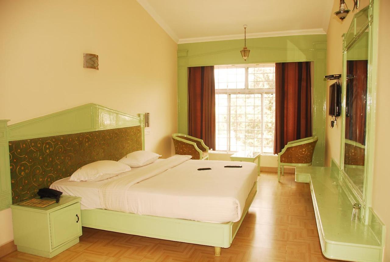 Hotel Sapphire Garden View Ooty Eksteriør billede