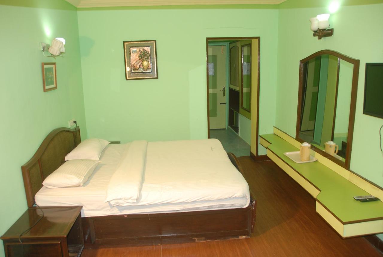 Hotel Sapphire Garden View Ooty Eksteriør billede